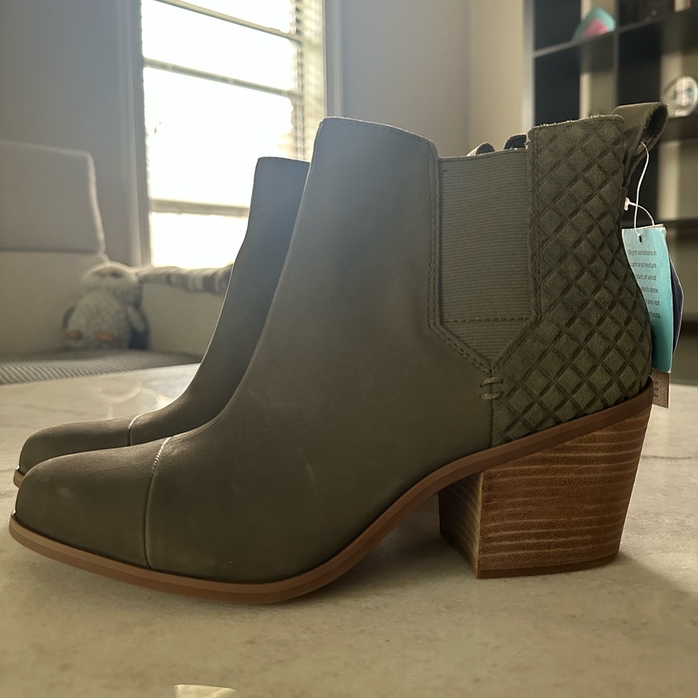 TOMS! Womens nubuck Ankle Booties - Picture 3 of 9